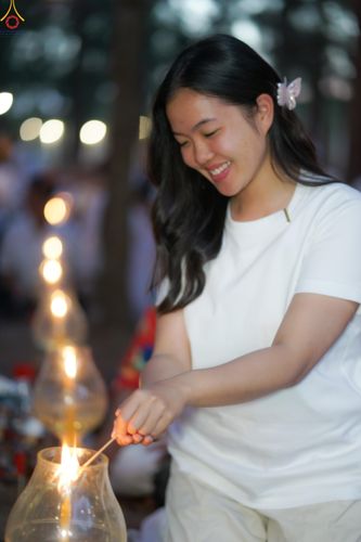 ภาพ No.290160:วันที่ 6 มกราคม พ.ศ. 2569 พิธีจุดประทีปถวายเป็นพุทธบูชา และบูชาธรรมมหาปูชนียาจารย์ (ภาพชุดที่ 2) ณ อนุสรณ์สถานมหาวิหารพระมงคลเทพมุนี (โลตัสแลนด์) อ.สองพี่น้อง จ.สุพรรณบุรี ในโครงการธรรมยาตรา กตัญญูบูชา มหาปูชนียาจารย์ พระมงคลเทพมุนี(สด จนฺทสโร) พระผู้ปรา