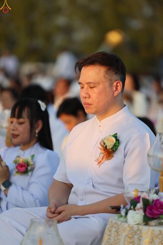 ภาพ No.302010:วันที่ 23 มกราคม พ.ศ. 2569 พิธีจุดประทีปธรรมถวายเป็นพุทธบูชา และบูชาธรรมมหาปูชนียาจารย์  ณ อนุสรณ์สถานลำดับที่ 5 สถานที่เผยแผ่วิชชาธรรมกายครั้งแรก อนุสรณ์สถานบางปลา วัดบางปลา อำเภอบางเลน จังหวัดนครปฐม ในโครงการธรรมยาตรา กตัญญูบูชา มหาปูชนียาจารย์ พระมงคล