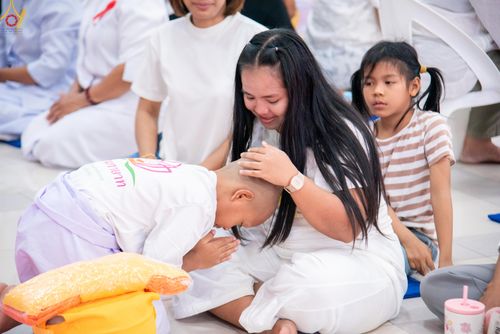 ภาพ No.320166:วันเสาร์ที่ 4 เมษายน 2569 พิธีตัดปอยผม ขอขมาผู้ปกครอง  มอบบาตร-ผ้าไตร และพิธีบรรพชาสามเณร 87 รูป  ณ ศูนย์ปฏิบัติธรรมระยอง(บ้านช่องลม)  ต.บางบุตร อ.บ้านค่าย จ.ระยอง