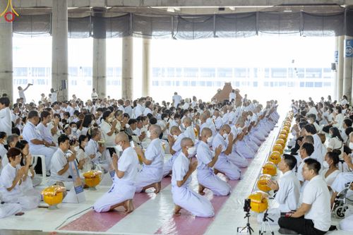 ภาพ No.84139:พิธีเวียนประทักษิณ พิธีวันทาเจดีย์ พิธีขอขมา และมอบผ้าไตร  ในโครงการบรรพชาอุปสมบทหมู่ธรรมทายาทรุ่นเข้าพรรษา และโครงการบรรพชาสามเณรโรงเรียนนานาชาติ รุ่นที่12 ในวันเสาร์ที่ 22 กรกฎาคม พ.ศ. 2566