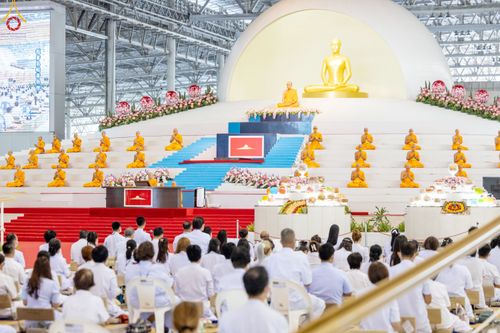 ภาพ No.81537:พิธีตักบาตร ข้าวสารอาหารแห้ง และพิธีบูชาข้าวพระ ณ สภาธรรมกายสากล วัดพระธรรมกาย วันเสาร์ที่ 3 มิถุนายน 2566