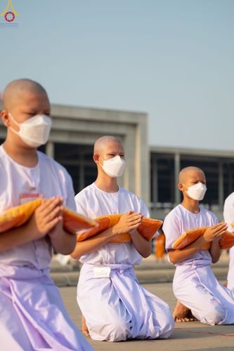 ภาพ No.79796:พิธีเวียนประทักษิณ ณ พระมหาธรรมกายเจดีย์ และพิธีวันทาเจดีย์ ในโครงการบรรพชาสามเณรฟื้นฟูพระพุทธศาสนาทั่วไทย วันเสาร์ที่ 8 เมษายน พ.ศ.2566