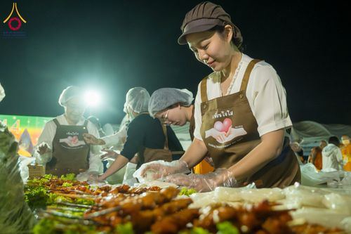 ภาพ No.290716:วันที่ 9 มกราคม พ.ศ. 2569 พิธีถวายภัตตาหารเป็นสังฆทาน แด่พระธรรมยาตรา ณ อนุสรณ์สถานคลองบางนางแท่น อ.สามพราน จ.นครปฐม ในโครงการธรรมยาตรา กตัญญูบูชา มหาปูชนียาจารย์ พระมงคลเทพมุนี(สด จนฺทสโร) พระผู้ปราบมาร อนุสรณ์สถาน 7 แห่ง ปีที่ 14