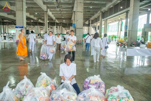 ภาพ No.342932:วันอาทิตย์ที่ 9 สิงหาคม พ.ศ.2569 พิธีตักบาตรฉลองพระใหม่ โครงการบรรพชาและอุปสมบทหมู่ รุ่นเข้าพรรษา ณ มหารัตนวิหาคด คอร์ 26 วัดพระธรรมกาย