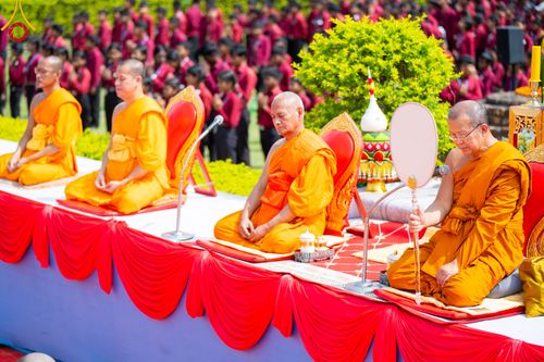 ภาพ No.314150:วันจันทร์ที่ 16 มีนาคม พ.ศ. 2569 พิธีถวายบาตรอัฐบริขาร และพิธีขอนิสัยแก่สามเณรธรรมทายาท 500 รูป ณ วิหารมายาเทวี ประเทศเนปาล