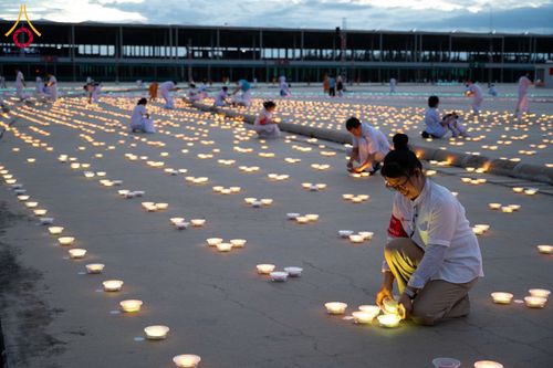 ภาพ No.345770:วันพฤหัสบดีที่ 27 สิงหาคม พ.ศ.2569 พิธีจุดประทีป เนื่องในวันธรรมชัย ณ วัดพระธรรมกาย ปทุมธานี
