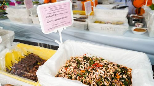 ภาพ No.73773:พิธีถวายภัตตาหารเป็นสังฆทาน แด่คณะพระธรรมยาตราฯ ในโครงการธรรมยาตรากตัญญูบูชา มหาปูชนียาจารย์ พระมงคลเทพมุนี(สด จนฺทสโร) พระผู้ปราบมาร อนุสรณ์สถาน 7 แห่ง ปีที่ 11 วันที่ 22 มกราคม พ.ศ. 2566