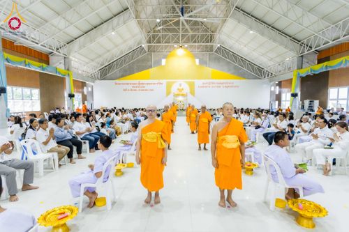 ภาพ No.317440:วันอาทิตย์ ที่ 29 มีนาคม พ.ศ.2569  พิธีปลงผม , พิธีขอขมามอบบาตรและผ้าไตร , พิธีบรรพชา ณ ศูนย์ปฏิบัติธรรมสมุทรปราการ จำนวน 42 รูป