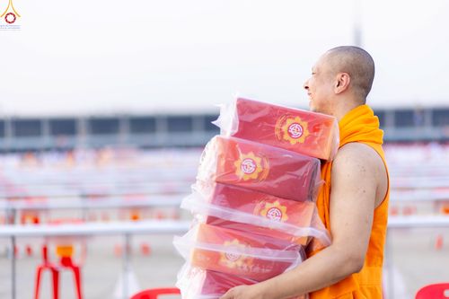 ภาพ No.322726:วันที่ 15-18 เมษายน พ.ศ.2569 การเเตรียมโต๊ะฉัน , เตรียมจุดพักค้าง , เรียงเก้าอี้ , เรียงกล่องไทยธรรม  เพื่องานถวายมหาสังฆทาน 40,000 กว่าวัดทั่วประเทศ วันคุ้มครองโลก 22 เมษายน พ.ศ.2569 วัดพระธรรมกาย