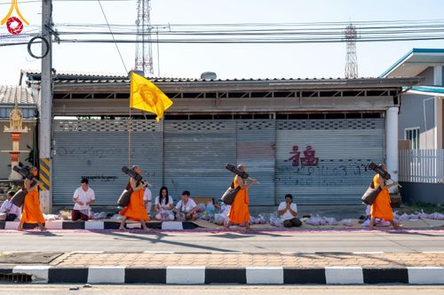 ภาพ No.106144:พิธีต้อนรับพระธรรมยาตรา ชุด 2 ในโครงการธรรมยาตรากตัญญูบูชา มหาปูชนียาจารย์  พระมงคลเทพมุนี(สด จนฺทสโร) พระผู้ปราบมาร  อนุสรณ์สถาน 7 แห่ง ปีที่ 12  วันที่ 3 มกราคม พ.ศ. 2567  ณ อนุสรณ์สถานโลตัสแลนด์ จ.สุพรรณบุรี