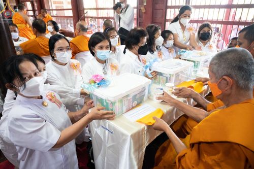 ภาพ No.74898:พิธีเจริญพระพุทธมนต์ ปฏิบัติธรรม มอบทุนการศึกษา ถวายสังฆทาน 106 วัด เพื่อถวายเป็นพุทธบูชา และขับเคลื่อนโครงการหมู่บ้านรักษาศีล 5 โดยคณะสงฆ์จังหวัดนครปฐม คณะศิษยานุศิษย์วัดพระธรรมกาย โครงการธรรมยาตราฯ ปีที่ 11 ณ วัดบางปลา อ.บางเลน จ.นครปฐม วันที่ 28 มกราค