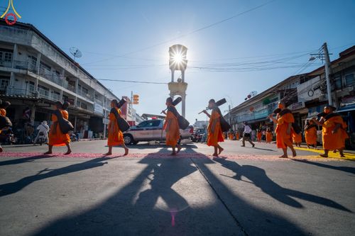 ภาพ No.105660:พิธีต้อนรับพระธรรมยาตรา ในโครงการธรรมยาตรากตัญญูบูชา มหาปูชนียาจารย์ พระมงคลเทพมุนี(สด จนฺทสโร) พระผู้ปราบมาร อนุสรณ์สถาน 7 แห่ง ปีที่ 12 วันที่ 3 มกราคม พ.ศ. 2567 ณ อนุสรณ์สถานโลตัสแลนด์ จ.สุพรรณบุรี