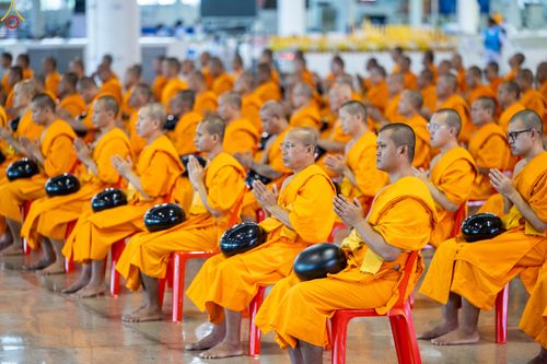 ภาพ No.337598:วันอาทิตย์ต้นเดือน 5 กรกฎาคม พ.ศ.2569 พิธีตักบาตรข้าวสารอาหารแห้ง  ณ บ้านแก้วเรือนทองคุณยายฯ วัดพระธรรมกาย