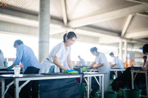 ภาพ No.322383:วันที่ 16 เมษายน พ.ศ.2569 การจัดเตรียมเบาะรองนอน เช็ดทำความสะอาด  เพื่องานถวายมหาสังฆทาน 40,000 กว่าวัดทั่วประเทศ วันคุ้มครองโลก 22 เมษายน พ.ศ.2569 วัดพระธรรมกาย