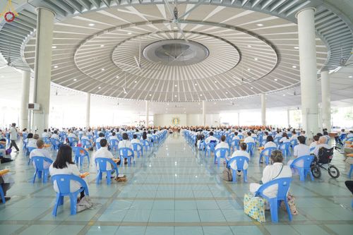 ภาพ No.72810:พิธีเจริญพระพุทธมนต์ และถวายภัตตาหารเป็นสังฆทาน เนื่องในวันคล้ายวันเกิด ครบรอบ 114 ปี คุณยายอาจารย์มหารัตนอุบาสิกาจันทร์ ขนนกยูง วันที่ 19 มกราคม พ.ศ. 2566 ณ หอฉันคุณยายอาจารย์ฯ วัดพระธรรมกาย จ.ปทุมธานี