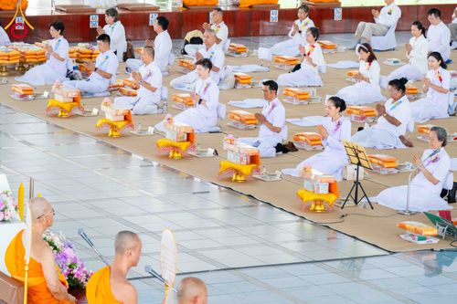ภาพ No.326759:วันที่ 1 พฤษภาคม พ.ศ.2569 พิธีบุพเปตพลี ครั้งที่ 181 ร่วมอุทิศบุญแด่หมู่ญาติที่ล่วงลับไปแล้ว และสืบทอดอายุพระพุทธศาสนา ณ หอฉันคุณยายอาจารย์ฯ วัดพระธรรมกาย