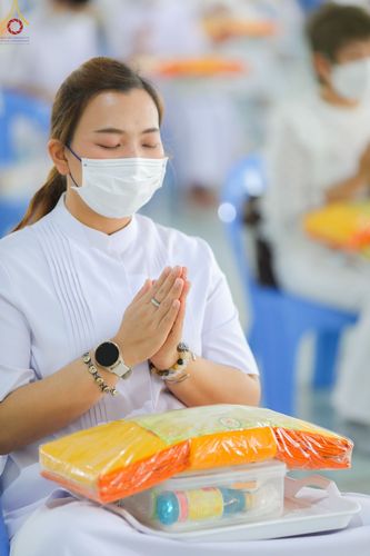 ภาพ No.75450:พิธีสวดพระพุทธมนต์และถวายภัตตาหารเป็นสังฆทาน เนื่องในวันมหาปูชนียาจารย์ วันที่ 3 กุมภาพันธ์ พ.ศ. 2565 ณ วัดพระธรรมกาย อ.คลองหลวง จ.ปทุมธานี