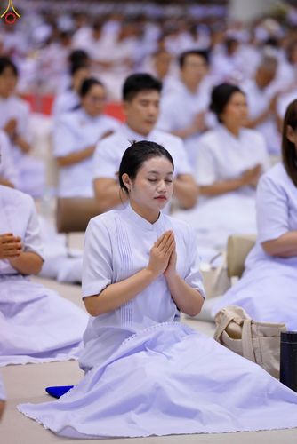 ภาพ No.331214:วันวิสาขบูชา อาทิตย์ที่ 31 พฤษภาคม พ.ศ.2569 พิธีปฏิบัติธรรม ณ ห้องแก้วสารพัดนึก 1  วัดพระธรรมกาย จังหวัดปทุมธานี