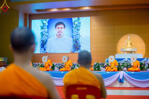 ภาพ No.91087:พิธีบำเพ็ญกุศลสวดพระอภิธรรม  อุบาสกถาวร พรหมถาวร (อุบาสกผู้ปั้นพระ) คืนสุดท้าย วันศุกร์ที่ 20 ตุลาคม พ.ศ. 2566 ณ ห้องแก้วสารพัดนึก 1 สภาธรรมกายสากล วัดพระธรรมกาย จ.ปทุมธานี