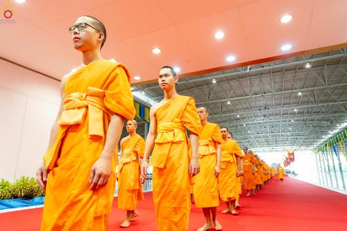 ภาพ No.338949:วันอาทิตย์ที่ 12 กรกฎาคม พ.ศ.2569 พิธีมุทิตาผู้สอบได้เปรียญธรรม ประโยค 1-2 ถึง ป.ธ.9 และ บ.ศ.1-2 ถึง บ.ศ.6 สำนักศาสนศึกษาวัดพระธรรมกาย ประจำปี 2569, พิธีมอบตราตั้งแต่งตั้งอาจารย์ใหญ่ สำนักศาสนศึกษาวัดพระธรรมกาย