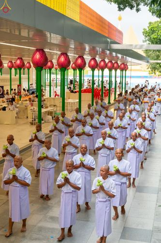 ภาพ No.350759:วันที่ 19 กันยายน พ.ศ.2569 พิธีบรรพชาอุปสมบท โครงการอุปสมบทหมู่บูชาธรรม ครบรอบ 109 ปี วันครูผู้ค้นพบวิชชาธรรมกาย ณ โบสถ์พระไตรปิฏก วัดพระธรรมกาย