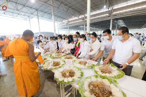 ภาพ No.75136:พิธีถวายภัตตาหารเป็นสังฆทาน แด่คณะพระธรรมยาตราฯ ในโครงการธรรมยาตรากตัญญูบูชา มหาปูชนียาจารย์ พระมงคลเทพมุนี(สด จนฺทสโร) พระผู้ปราบมาร อนุสรณ์สถาน 7 แห่ง ปีที่ 11 วันที่ 31 มกราคม พ.ศ. 2566