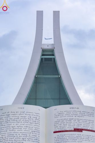 ภาพ No.89163:พิธีอัญเชิญรูปหล่อทองคำ  คุณยายอาจารย์มหารัตนอุบาสิกาจันทร์ ขนนกยูง เพื่อประดิษฐาน ณ มหาวิหารคุณยายอาจารย์ฯ เนื่องในวันครูผู้ค้นพบวิชชาธรรมกาย วันศุกร์ที่ 29 กันยายน พ.ศ. 2566