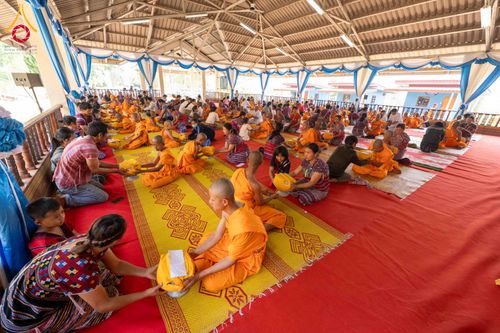 ภาพ No.317705:วันพฤหัสบดีที่ ๒ เมษายน พ.ศ.๒๕๖๙ พิธีบรรพชาสามเณรภาคฤดูร้อน น้อมบูชาธรรมอายุวัฒนมงคล ๘๒ ปี หลวงพ่อธัมมชโย และ ถวายเป็นพระราชกุศลแด่ สมเด็จพระกนิษฐาธิราชเจ้ากรมสมเด็จพระเทพรัตน์ราชสุดาฯ สยามบรมราชกุมารี รุ่นที่ ๑๓ ณ วัดทุ่งเจริญธรรม อำเภออมก๋อย จังหวัดเชี