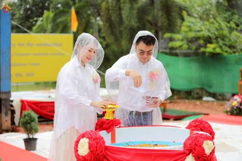 ภาพ No.234063:วันอาทิตย์ที่ 20 กรกฎาคม พ.ศ.2568 พิธีทอดผ้าป่า และพิธีตอกเสาเข็มต้นแรก สร้างอาคารปฏิบัติธรรมพระมงคลเทพมุนี ณ ศูนย์ปฏิบัติธรรมสุราษฏร์ธานี