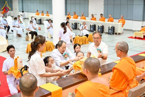 ภาพ No.229049:วันอาทิตย์ที่ 15 มิถุนายน พ.ศ. 2568 พิธีทอดผ้าป่าทุนพัฒนาพระมหาเปรียญ และทุนเผยแผ่พระพุทธศาสนาไปทั่วโลก ณ ห้องสัมมนา SPD สภาธรรมกายสากล วัดพระธรรมกาย