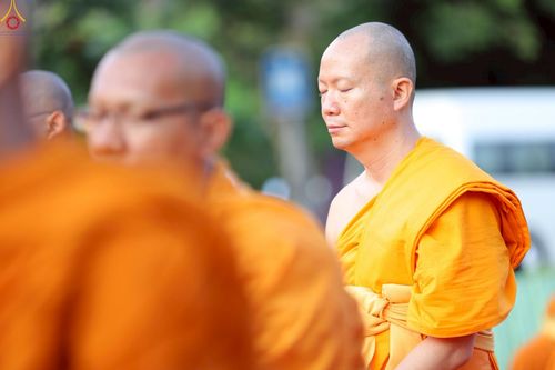 ภาพ No.235140:วันอาทิตย์ที่ 27 กรกฎาคม พ.ศ. 2568 พิธีตักบาตรพระ1,000 รูป ทำบุญเมืองพัทลุง ประธานสงฆ์ พระปริยัติวชิโรดม  เจ้าคณะจังหวัดพัทลุง ประธานฆราวาส นายรัฐศาสตร์ ชิดชู  ผู้ว่าราชการจังหวัดพัทลุง