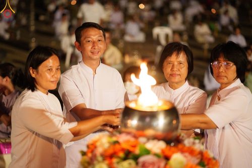 ภาพ No.175935:พิธีจุดประทีปโคมลาน, โคมลอยและลอยกระทง ถวายประทีปเป็นพุทธบูชา สร้างความสว่างไสวให้กับแผ่นดินด้วยแสงธรรม วันที่ 15 พฤศจิกายน พ.ศ. 2567 ณ พุทธอุทยานนานาชาติ อ.โพนพิสัย จ.หนองคาย