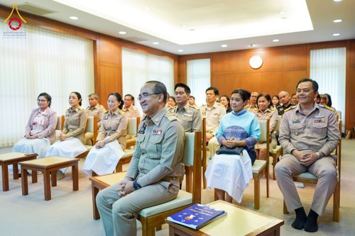 ภาพ No.201915:ผู้ว่าปทุมฯ มอบแนวทางการขับเคลื่อนพัฒนาจังหวัดฯ แก่หัวหน้าส่วนราชการ ผู้บริหารท้องถิ่น กำนัน ผู้ใหญ่บ้าน อ.คลองหลวง วันอังคารที่ 21 มกราคม พ.ศ. 2568