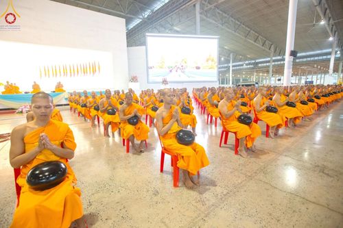 ภาพ No.205843:พิธีตักบาตร และ พิธีบูชาข้าวพระ ในวันอาทิตย์ต้นเดือน 2 กุมภาพันธ์ พ.ศ. 2568 ณ สภาธรรมกายสากล วัดพระธรรมกาย