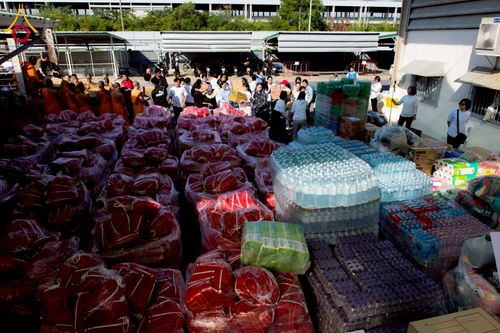 ภาพ No.273664:วันที่ 27 พฤศจิกายน พ.ศ. 2568 คณะศิษยานุศิษย์วัดพระธรรมกาย มูลนิธิธรรมกาย มอบอาหารและสิ่งของความช่วยเหลือให้พี่น้องชาวใต้ ผู้ประสบอุทกภัยน้ำท่วม