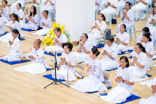 ภาพ No.242711:วันที่ 29-31 สิงหาคม พ.ศ. 2568 องค์กรภาคีเครือข่าย “บวร” (บ้าน-วัด-โรงเรียน-ราชการ) อ.คลองหลวง จัดบวชอุบาสิกาแก้ว ถวายพระราชกุศลแด่สมเด็จพระพันปีหลวง - กตัญญูบูชาแด่ผู้มีพระคุณ