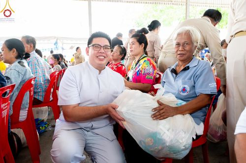 ภาพ No.58064:โครงการจัดหน่วยบริการจังหวัดเคลื่อนที่ และหน่วยบำบัดทุกข์ บำรุงสุข สร้างรอยยิ้ม ให้ประชาชนจังหวัดปทุมธานี ในวันพฤหัสบดีที่ 25 เมษายน พ.ศ. 2567 ณ วัดเกิดการอุดม อ.คลองหลวง จ.ปทุมธานี