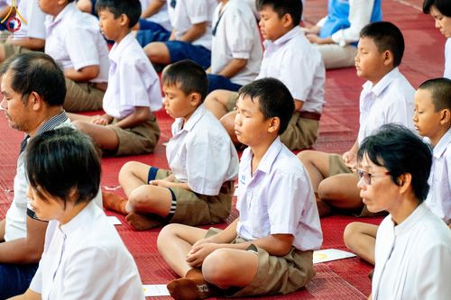 ภาพ No.189710:พิธีทอดผ้าป่าทำนุบำรุงศาสนสถาน ในโครงการธรรมยาตรา กตัญญูบูชา มหาปูชนียาจารย์ พระมงคลเทพมุนี(สด จนฺทสโร) พระผู้ปราบมาร อนุสรณ์สถาน 7 แห่ง ปีที่ 13 ณ วัดใหม่พิบูลย์ผล ต.บางเลน อ.สองพี่น้อง จ.สุพรรณบุรี วันที่ 5 มกราคม พ.ศ. 2568