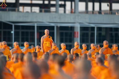 ภาพ No.102264:พระธรรมทายาทในโครงการอุปสมบทหมู่ บูชาธรรมมหาปูชนียาจารย์ ร่วมปฏิบัติธรรม ถ่ายภาพหมู่ประวัติศาสตร์ และรับฟังโอวาทจากหลวงพ่อทัตตชีโว ณ ลานธรรม พระมหาธรรมกายเจดีย์ วัดพระธรรมกาย วันที่ 15 ธันวาคม พ.ศ. 2566