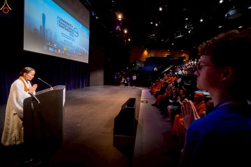 ภาพ No.249756:วันอาทิตย์ที่ 28 กันยายน พ.ศ. 2568 การปฏิบัติธรรมบูชาธรรม 108 ปี แห่งการบรรลุธรรมของหลวงปู่วัดปากน้ำ ได้จุดประทีปสันติภาพไปทั่วโลก และได้ร่วมเสวนาทางปัญญา เพื่อการขยายพระพุทธศาสนาวิชชาธรรมกายไปทั่วโลก  ในงาน HTC Newyork USA