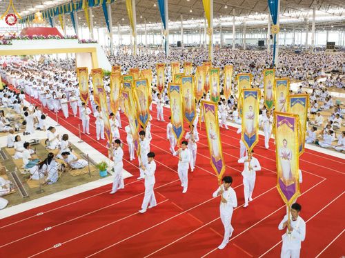 ภาพ No.167691:พิธีทอดกฐิน และ พิธีกรานกฐิน ในวันอาทิตย์ที่ 3 พฤศจิกายน พ.ศ. 2567 ณ วัดพระธรรมกาย จ.ปทุมธานี