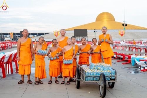 ภาพ No.218771:วันศุกร์ที่ 18 เมษายน พ.ศ. 2568 การเตรียมงานในลานธรรม , พระมหาธรรมกายเจดีย์ เพื่องานวันคุ้มครองโลก 22 เมษายน พ.ศ. 2568