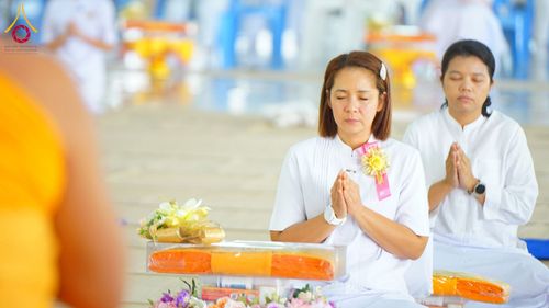 ภาพ No.210602:วันเสาร์ที่ 8 มีนาคม พ.ศ. 2568 พิธีสวดพระพุทธมนต์ และถวายภัตตาหารเมนูสวรรค์แด่พระภิกษุ สามเณร ณ หอฉันคุณยายอาจารย์ฯ วัดพระธรรมกาย