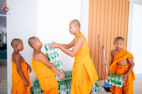 ภาพ No.156330:พิธีถวายสังฆทานแด่คณะสงฆ์ 323 วัด 4 จังหวัดชายแดนภาคใต้ ปีที่ 20 ครั้งที่ 173 พิธีมอบกองทุนหนุนแรงใจช่วยครูใต้ ปีที่ 17 ครั้งที่ 137 วันเสาร์ที่ 21 กันยายน พ.ศ.2567 ณ ศูนย์ปฏิบัติธรรมภาคใต้ อ.บางกล่ำ จ.สงขลา