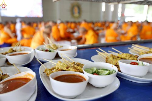 ภาพ No.246991:วันที่ 20 กันยายน พ.ศ. 2568 พิธีถวายเมนูสวรรค์เพื่อการบรรลุธรรม ณ หอฉันคุณยายอาจารย์ฯ วัดพระธรรมกาย