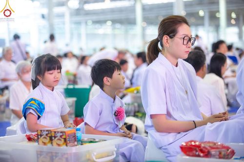 ภาพ No.207223:พิธีตักบาตร และปฏิบัติธรรมช่วงสาย ในวันมาฆบูชา วันพุธที่ 12 กุมภาพันธ์ พ.ศ. 2568 ณ วัดพระธรรมกาย จังหวัดปทุมธานี