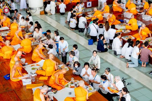 ภาพ No.271124:วันพุธที่ 20 พฤศจิกายน พ.ศ.2568 (วันพระ แรม 15 ค่ำ เดือน 12) พิธีบุพเปตพลี ครั้งที่ 173 ร่วมอุทิศบุญแด่หมู่ญาติที่ล่วงลับไปแล้ว และสืบทอดอายุพระพุทธศาสนา ณ หอฉันคุณยายอาจารย์ฯ วัดพระธรรมกาย