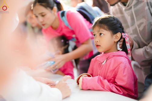 ภาพ No.193853:วัดพระธรรมกาย จัดงานวันเด็กแห่งชาติ ประจำปี พ.ศ.2568 ออกร้านอาหาร 200 ร้าน มอบของขวัญหลายหมื่นชิ้น วันที่ 12 มกราคม พ.ศ. 2568 วัดพระธรรมกาย อ.คลองหลวง จ.ปทุมธานี