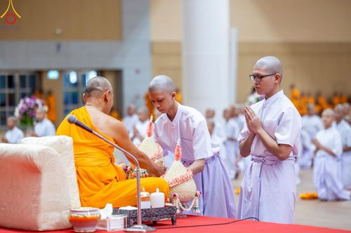 ภาพ No.215760:วันเสาร์ที่ 5 เมษายน พ.ศ. 2568 พิธีขอบรรพชา พิธีขอสรณคมน์และศีล  พิธีขอนิสสัย พิธีถวายบาตร ในโครงการบรรพชาสามเณรฟื้นฟูพระพุทธศาสนาทั่วไทย , โครงการหน่อแก้วเปรียญธรรม รุ่นที่ 13 ,  โครงการสามเณรยุวธรรมทายาท รุ่นที่ 33 , โครงการสามเณรมัชฌิมธรรมทายาท รุ่นที