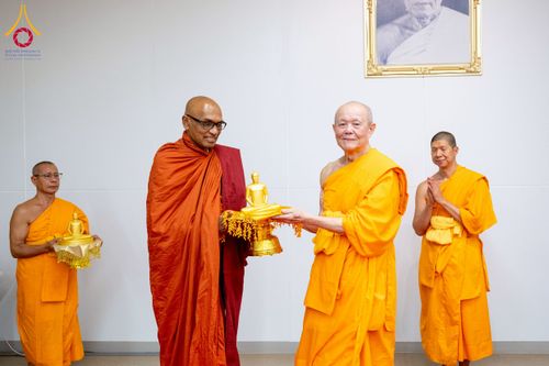 ภาพ No.222364:วันที่ 21 เมษายน พ.ศ. 2568 หลวงพ่อทัตตชีโวต้อนรับคณะสงฆ์ WAB ณ อาคาร 100 ปี คุณยายมหารัตนอุบาสิกาจันทร์ ขนนกยูง วัดพระธรรมกาย